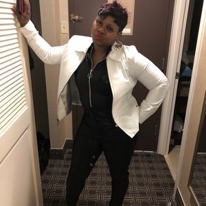 Meet your Posher, Angla